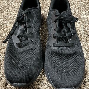 Black athletic work shoes. Memory foam